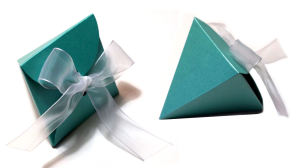 Portaconfetti Bomboniera Piramide Petali realizzato in carta perlata color tiffany